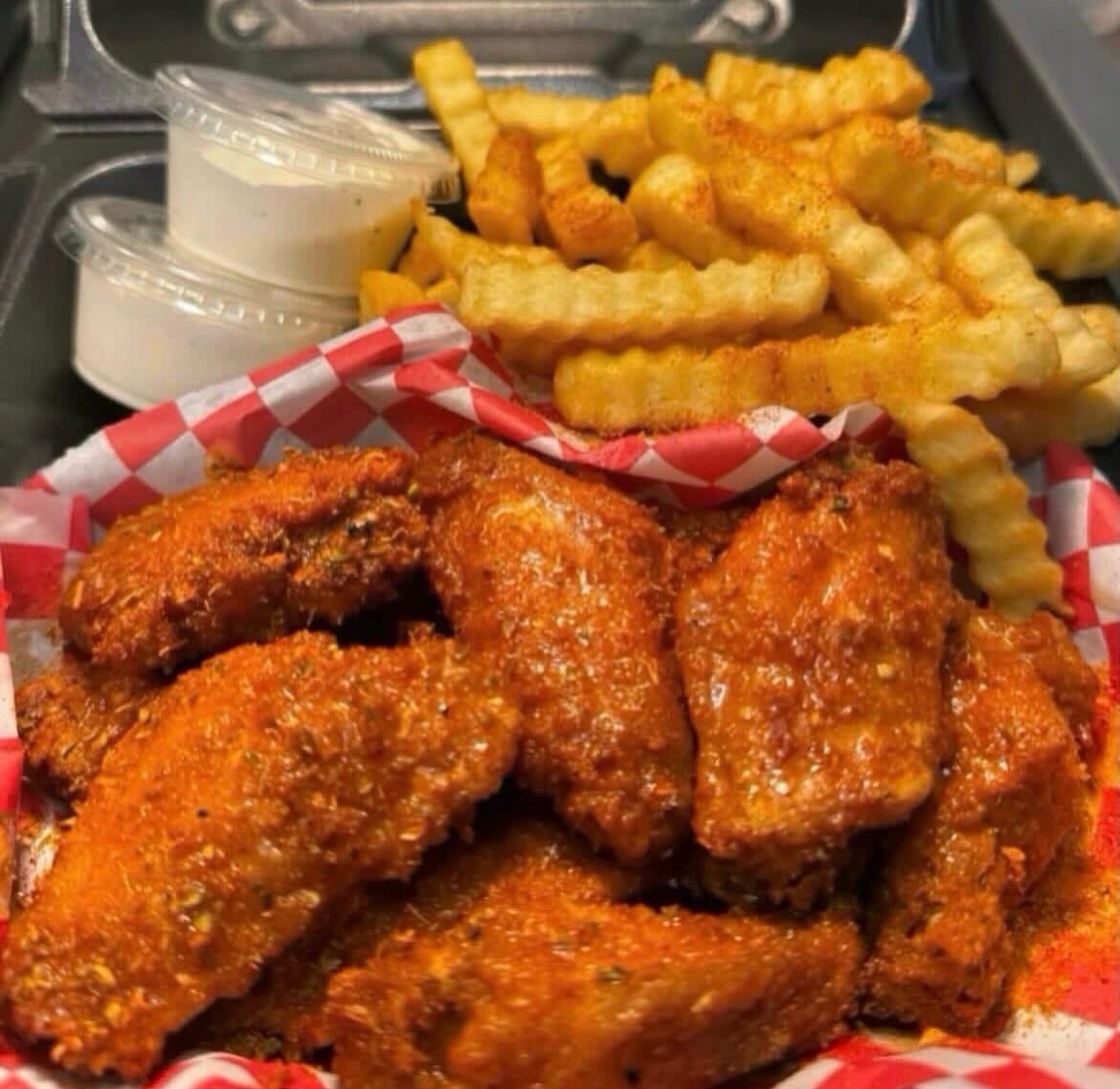 Buffalo wings with sides